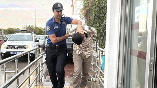 اعتقال رجل انتحل صفة شرطي وأجرى تفتيشًا مزيفًا بسيارة تشاكار اعتقال رجل انتحل صفة شرطي وأجرى تفتيشًا مزيفًا بسيارة تشاكار