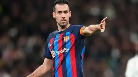 بوسكيتس يعود إلى برشلونة مساعداً لمدرّب الفريق الرديف بعد اعتزاله