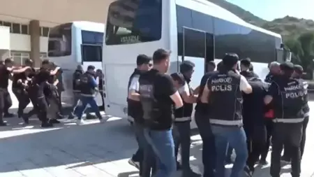 عملية أمنية كبرى ضد المخدرات في تركيا: القبض على 1933 مشتبهاً في 72 ولاية عملية أمنية كبرى ضد المخدرات في تركيا: القبض على 1933 مشتبهاً في 72 ولاية