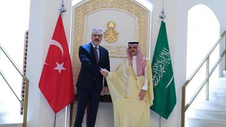 عاجل:هاكان فيدان يبحث مع وزير الخارجية السعودي تطورات غزة وجهود وقف إطلاق النار