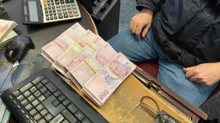 تركي في ولاية آرتفين يعيد أموال وصلت له بالخطأ تركي في ولاية آرتفين يعيد أموال وصلت له بالخطأ