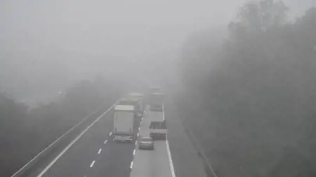 تركيا..ضباب كثيف يعطل حركة النقل على طريق الأناضول السريع تركيا..ضباب كثيف يعطل حركة النقل على طريق الأناضول السريع