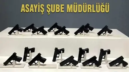 ضبط 17 قطعة سلاح غير مرخصة بمدينة أنطاليا ضبط 17 قطعة سلاح غير مرخصة بمدينة أنطاليا