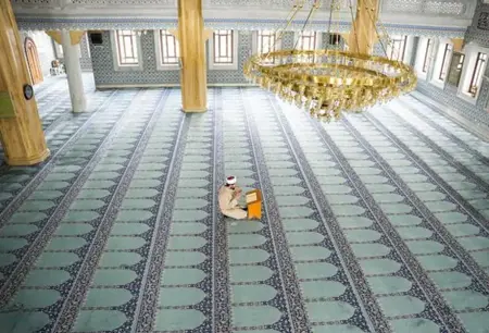 جاء سائحاً إلى كوش أداسي فاعتنق الإسلام: الإيرلندي آرون موراي يصبح «هارون»