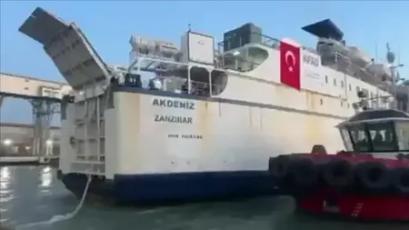 سفينة إنسانية تركية في طريقها إلى غزة سفينة إنسانية تركية في طريقها إلى غزة