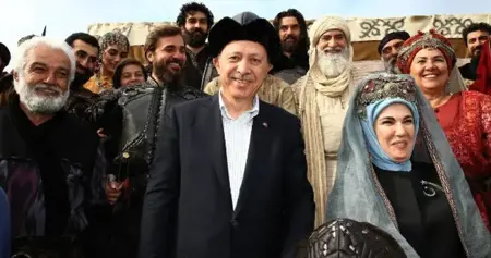 "أردوغان ومسلسل قيامة أرطغرل".. لماذا يهتم أردوغان بالدارما التركية؟ "أردوغان ومسلسل قيامة أرطغرل".. لماذا يهتم أردوغان بالدارما التركية؟