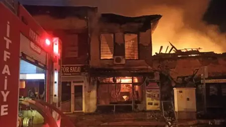 السيطرة على حريق اندلع في قصر تاريخي في العثمانية السيطرة على حريق اندلع في قصر تاريخي في العثمانية