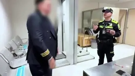 ضبط "طيار مزيف" في كولومبيا كان يهرّب 10 كيلوغرامات مخدرات ملفوفة على جسده