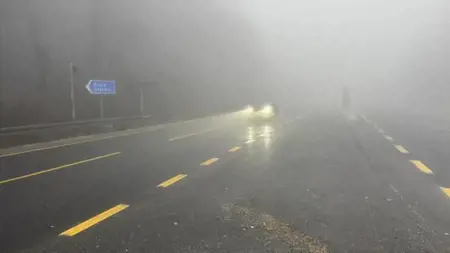 الضباب يؤثر على جبل بولو في تركيا الضباب يؤثر على جبل بولو في تركيا