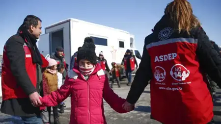 أزيلوا من تحت الأنقاض ..تركيا تسلم 1673 طفلاً لأسرهم 