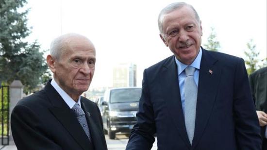  أردوغان يزور رئيس حزب الحركة القومية دولت بهتشلي في منزله 