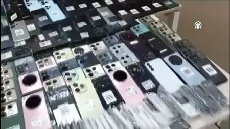 ضبط كميات كبيرة من الهواتف المحمولة غير قانونية في إسطنبول ضبط كميات كبيرة من الهواتف المحمولة غير قانونية في إسطنبول
