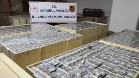 مصادرة كمية هائلة من الدولارات المزيفة بإسطنبول.. والمشتبهين أجانب مصادرة كمية هائلة من الدولارات المزيفة بإسطنبول.. والمشتبهين أجانب