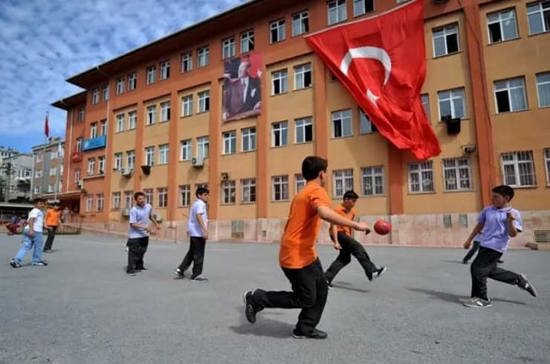 دليل الاعتماد والجودة لضمان مستقبل أبناء الجاليات