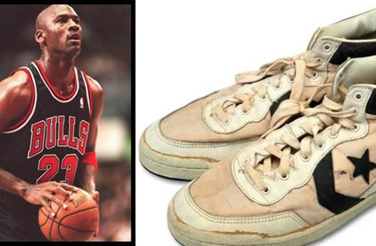 دخل التاريخ.. حذاء مستعمل لأسطورة كرة السلة مايكل جوردن يحطم رقماً قياسياً