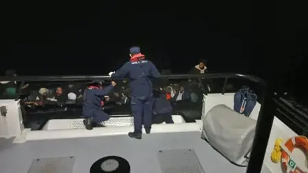 القبض على 80 مهاجرًا غير شرعي قبالة سواحل إزمير  القبض على 80 مهاجرًا غير شرعي قبالة سواحل إزمير