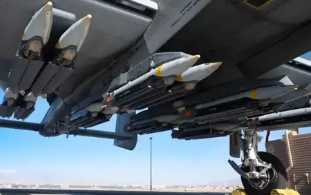 جيش الاحتلال الإسرائيلي يستخدم القنبلة الأمريكية الذكية "GBU 39" في عدوانه على غزة  جيش الاحتلال الإسرائيلي يستخدم القنبلة الأمريكية الذكية "GBU 39" في عدوانه على غزة