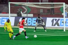 مصر تؤكد قوتها وتحسم اللقاء في الوقت القاتل