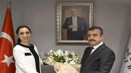 حفيظة غاية إركان تتسلم رئاسة البنك المركزي من شهاب كافجي أوغلو حفيظة غاية إركان تتسلم رئاسة البنك المركزي من شهاب كافجي أوغلو