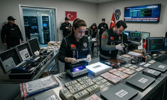 ضربة لشبكة التزوير.. 9 موقوفين في 6 ولايات تركية