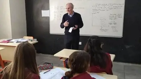 طالب أجنبي عربي يقتل مدير مدرسته في اسطنبول رميًا بالرصاص طالب أجنبي عربي يقتل مدير مدرسته في اسطنبول رميًا بالرصاص