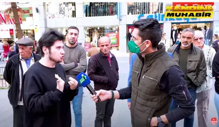 اعتقال مواطنة تركية بعد توجيهها إهانات لأردوغان في مقابلة شارع اعتقال مواطنة تركية بعد توجيهها إهانات لأردوغان في مقابلة شارع