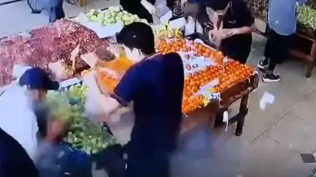 "كيف انفجرت الهواتف؟" إصابة المئات من عناصر حزب الله اللبناني جراء انفجار متزامن لهواتفهم المحمولة "كيف انفجرت الهواتف؟" إصابة المئات من عناصر حزب الله اللبناني جراء انفجار متزامن لهواتفهم المحمولة