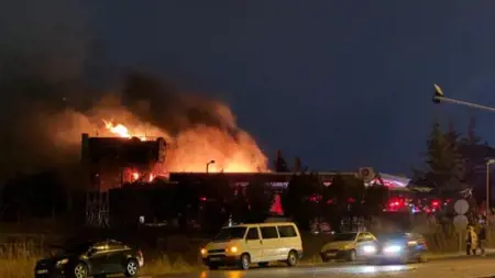 إندلاع حريق هائل في مطعم بولاية أفيون قره حصار إندلاع حريق هائل في مطعم بولاية أفيون قره حصار