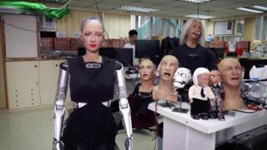 خبراء يحذرون: جوجل تصدر جيلاً جديداً من الروبوتات يقارب المستوى البشري