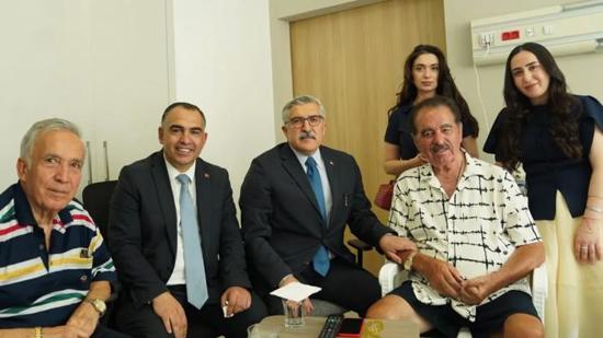 نائب حزب العدالة والتنمية يزور الفنان إبراهيم تاتليسس