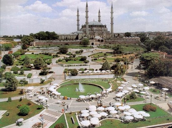 رحلة في ذاكرة الدولة العثمانية وأسرار المدينة التي ولدت فيها