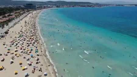 في اليوم الأول من العطلة.. عدد سكان تشيشمي بإزمير يتجاوز المليون في اليوم الأول من العطلة.. عدد سكان تشيشمي بإزمير يتجاوز المليون