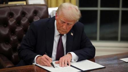 ترامب يفرض رسوما جمركية إضافية على 3 دول