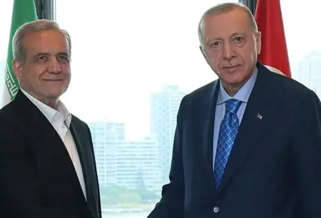 أردوغان يتصل هاتفياً بالرئيس الإيراني بزشكيان ويبحثان العلاقات الثنائية والمستجدات الإقليمية