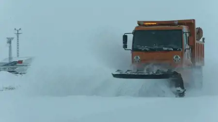 تركيا.. إغلاق طريقي أرداهان-كارس وكارس-جولي أمام حركة الشاحنات تركيا.. إغلاق طريقي أرداهان-كارس وكارس-جولي أمام حركة الشاحنات