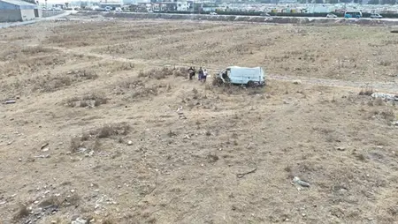 إفراغ «مقبرة السيارات» في أنطاكيا الهاتاي.. من مئات الحطام إلى حافلة صغيرة واحدة
