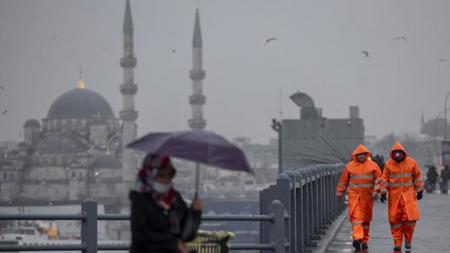 الأرصاد تحذر سكان إسطنبول من السيول والصواعق
