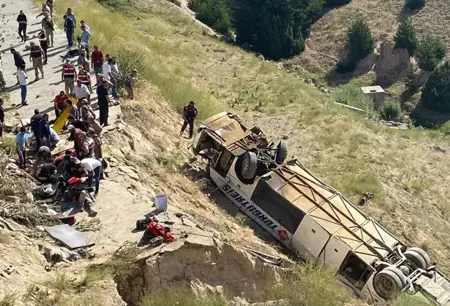 انقلاب حافلة بولاية قارص شرقي تركيا يودي بحياة 7 أشخاص انقلاب حافلة بولاية قارص شرقي تركيا يودي بحياة 7 أشخاص