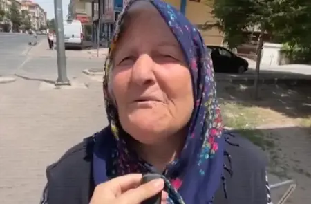 "بكلمات مؤثرة".. مسنة تركية تروي ما حدث مع جارتها السورية في قيصري التركية "بكلمات مؤثرة".. مسنة تركية تروي ما حدث مع جارتها السورية في قيصري التركية