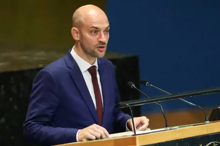 فرنسا تعقد اجتماعًا دوليًا حول "سوريا" وتضع شروطًا لرفع العقوبات والمساعدات فرنسا تعقد اجتماعًا دوليًا حول "سوريا" وتضع شروطًا لرفع العقوبات والمساعدات