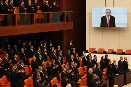 أردوغان يؤدي اليمين الدستوري داخل البرلمان التركي