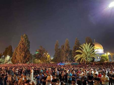 90 ألف مصلٍ يحيون ليلة 27 من رمضان في المسجد الأقصى المبارك