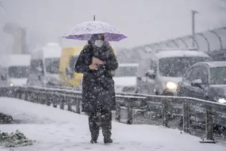 توقف المدارس وإغلاق للطرقات..الثلوج تشل الحياة  في إسطنبول توقف المدارس وإغلاق للطرقات..الثلوج تشل الحياة  في إسطنبول