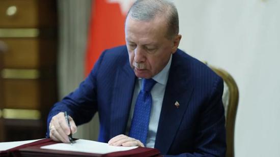 أردوغان يعلن نقل الملايين مجاناً إلى ساحات احتفالات عيد النصر التركي