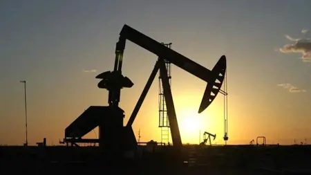 الاحتياطيّ الاستراتيجيّ الأمريكيّ للنفط يهبط دون 300 مليون برميل لأدنى مستوى منذ 43 عاماً
