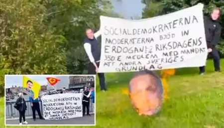 هل سترد تركيا؟..  أنصار حزب العمال الكردستاني يحرقون رأس دمية تمثل أردوغان في السويد هل سترد تركيا؟..  أنصار حزب العمال الكردستاني يحرقون رأس دمية تمثل أردوغان في السويد