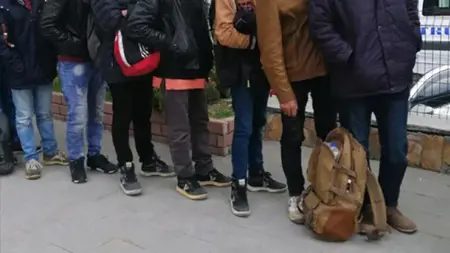 تركيا ..ترحيل 14 مهاجرا غير نظامي في قوجه ايلي تركيا ..ترحيل 14 مهاجرا غير نظامي في قوجه ايلي