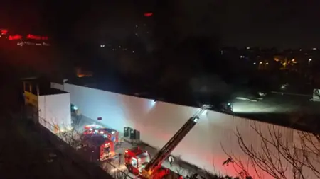 اندلاع حريق هائل في سوق بمدينة إسطنبول اندلاع حريق هائل في سوق بمدينة إسطنبول