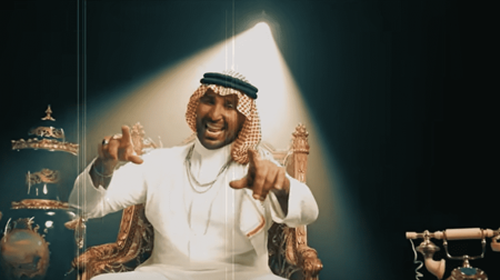 المطرب المصري أحمد سعد يفاجئ جمهوره بالزي الخليجي  المطرب المصري أحمد سعد يفاجئ جمهوره بالزي الخليجي