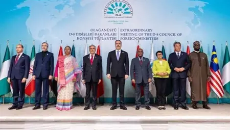 مجموعة الدول الثماني الإسلامية تجتمع في اسطنبول لاتخاذ خطوات عاجلة لوقف الحرب في غزة مجموعة الدول الثماني الإسلامية تجتمع في اسطنبول لاتخاذ خطوات عاجلة لوقف الحرب في غزة